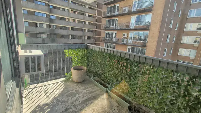 Lumineux 4½ à louer — Golden Mile, Montréal (8e étage, Balcon) - Photo 2