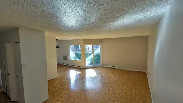 Lumineux 4½ à louer — Golden Mile, Montréal (8e étage, Balcon) - Photo 4