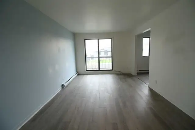 A Valleyfield- Grand,  beau et tanquille 4-1/2 Libre $1200 - Photo 4
