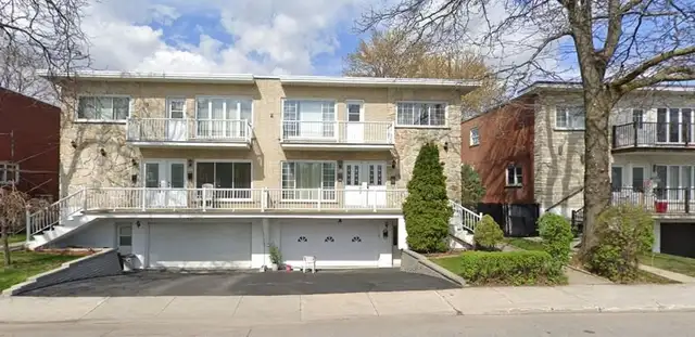 !5-1/2 Upper Duplex Facing Park with 2 BALCONIES!