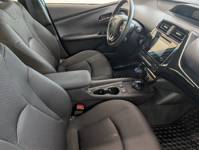 2019 Toyota Prius AWD, - Photo 6