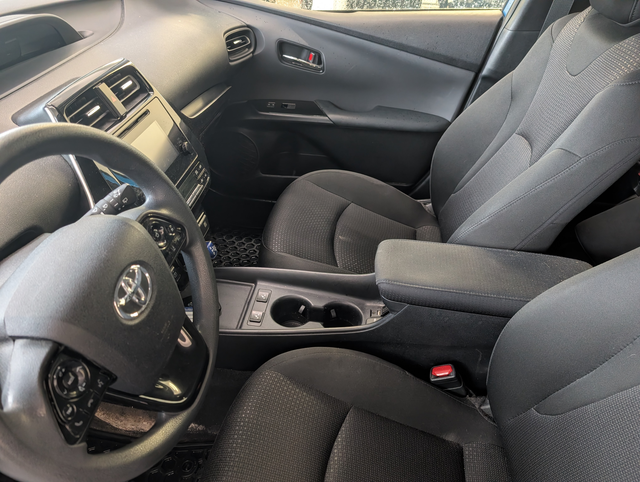 2019 Toyota Prius AWD, - Photo 7