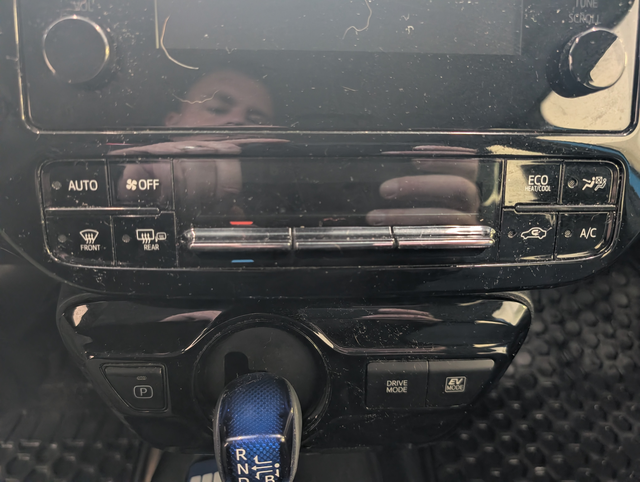 2019 Toyota Prius AWD, - Photo 11