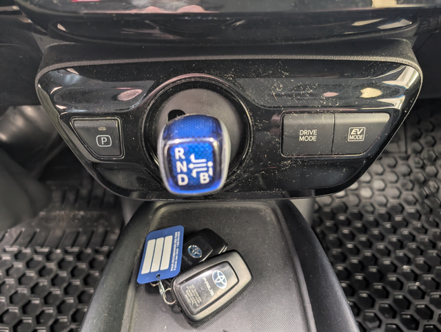 2019 Toyota Prius AWD, - Photo 12
