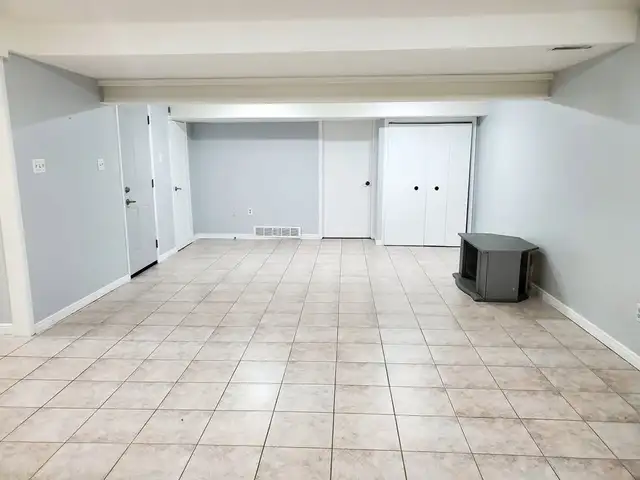 LARGE 2 BEDROOM BASEMENT RENTAL - Photo 4