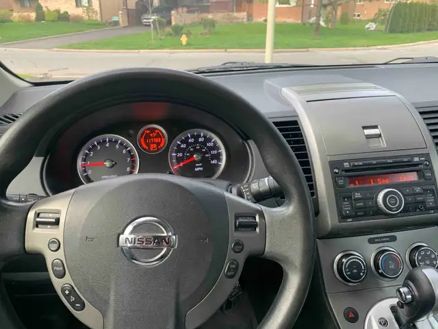 Nisan Sentra SR 2011 - Photo 2