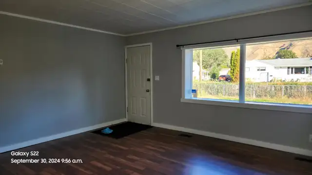 2323 Parkcrest Ave-Top Floor - Photo 2