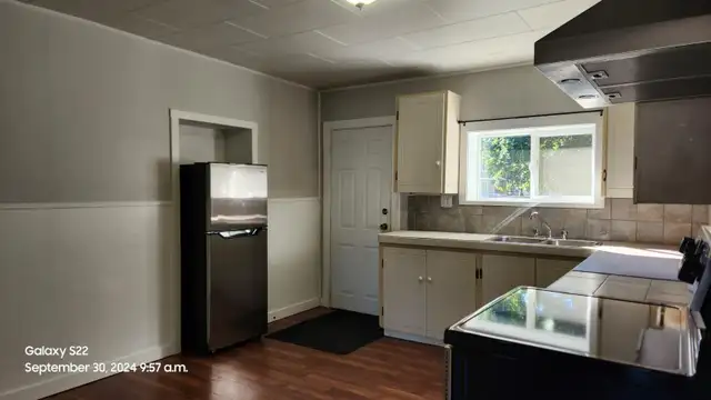 2323 Parkcrest Ave-Top Floor - Photo 4