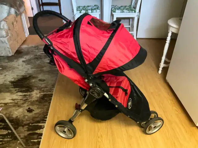 Stroller - Photo 3