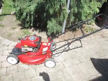 22'SELF PROPELLED CRAFTSMAN BRIGGS 6.5H/P EASY START LAWN  MOWER