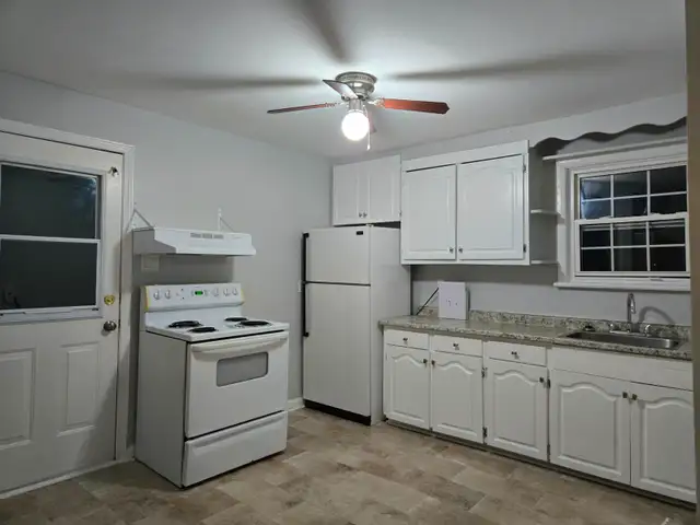 WEST END - UPSTAIRS 2 BRM UNIT - Photo 2