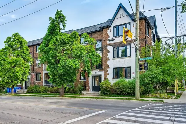 2Bed, 1Bath w/balcony & AC, 750sqft in Trendy Locke St Area