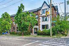 2Bed, 1Bath w/balcony & AC, 750sqft in Trendy Locke St Area