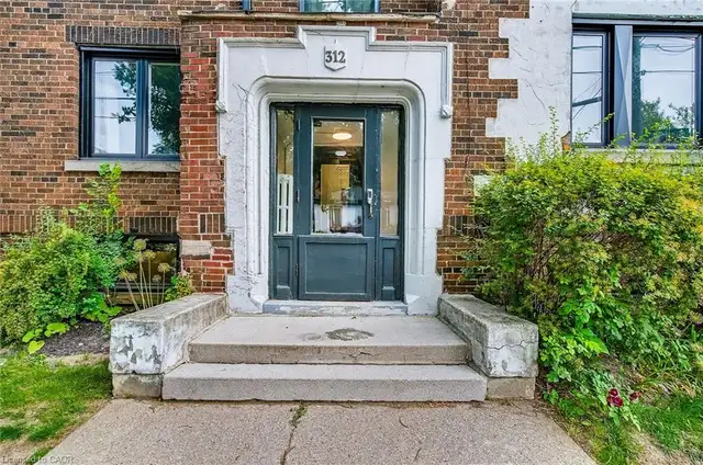 2Bed, 1Bath w/balcony & AC, 750sqft in Trendy Locke St Area - Photo 2