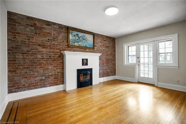 2Bed, 1Bath w/balcony & AC, 750sqft in Trendy Locke St Area - Photo 4