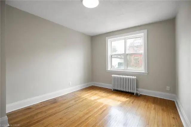 2Bed, 1Bath w/balcony & AC, 750sqft in Trendy Locke St Area - Photo 7