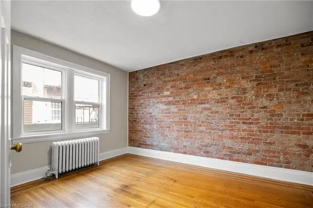 2Bed, 1Bath w/balcony & AC, 750sqft in Trendy Locke St Area - Photo 8