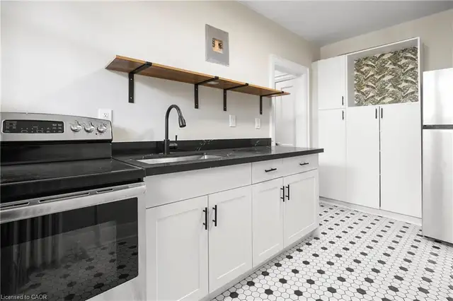 2Bed, 1Bath w/balcony & AC, 750sqft in Trendy Locke St Area - Photo 9