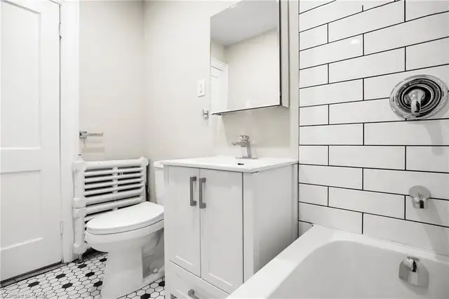 2Bed, 1Bath w/balcony & AC, 750sqft in Trendy Locke St Area - Photo 10