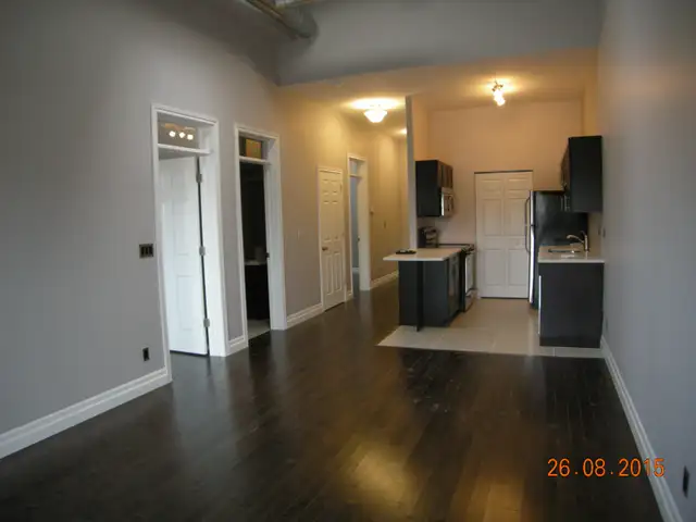 1 Bedroom Plus Den - In The HUB Near Queens&KHSC - Photo 2
