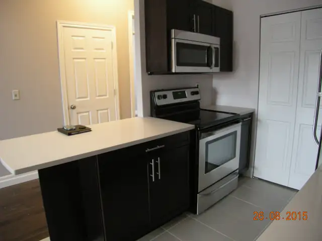 1 Bedroom Plus Den - In The HUB Near Queens&KHSC - Photo 3