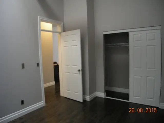 1 Bedroom Plus Den - In The HUB Near Queens&KHSC - Photo 4