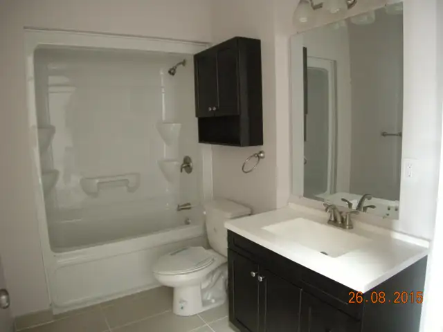 1 Bedroom Plus Den - In The HUB Near Queens&KHSC - Photo 5