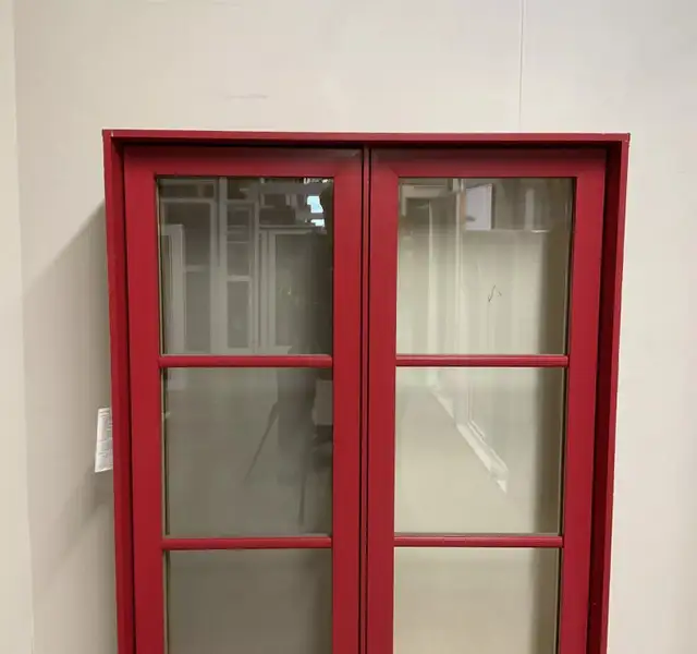 10570BH Fenêtre Battant HYBRIDE Rouge 41 1/2 x 53 1/2