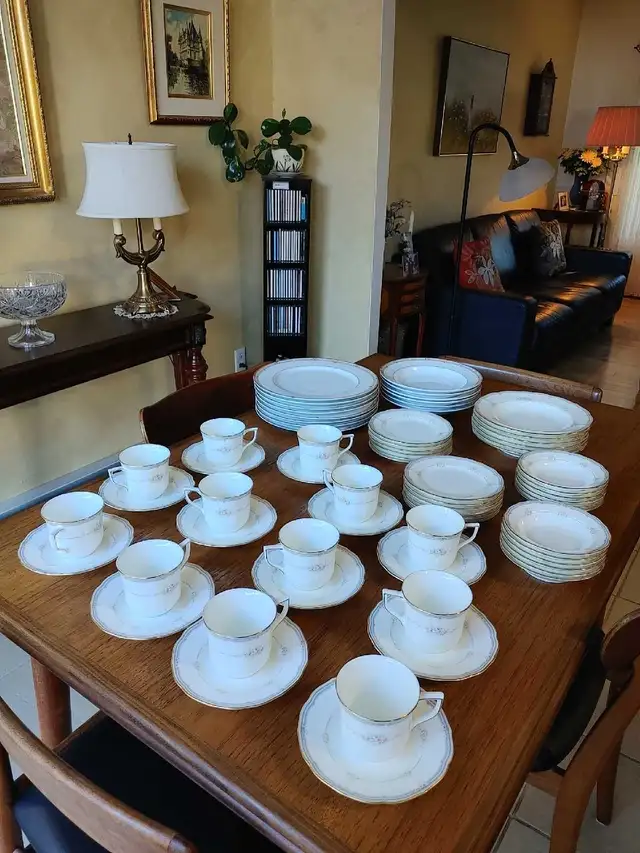 Sets de vaisselle ' MIKASA ' ( Bone et Fine China ) Japon - Photo 2