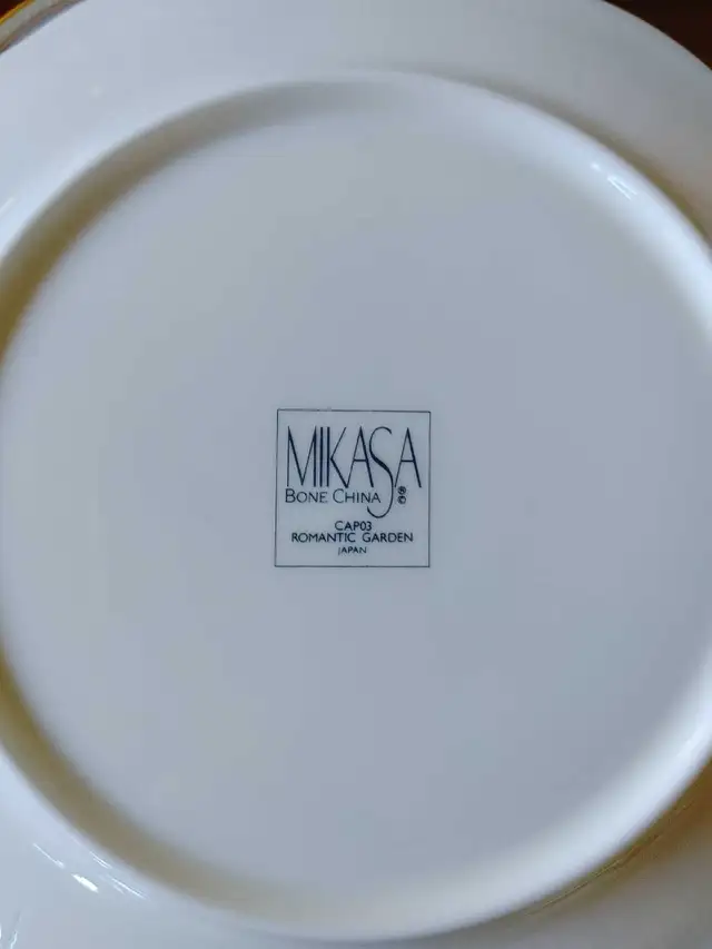 Sets de vaisselle ' MIKASA ' ( Bone et Fine China ) Japon - Photo 4