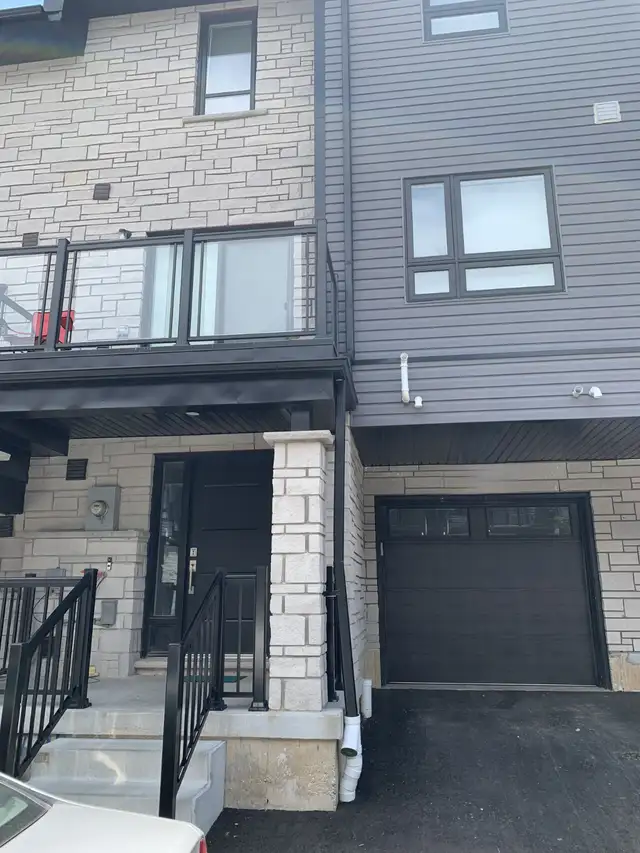 3 BR, 2.5 Bath Townhouse - 51 Sparrow Ave, Cambridge - Photo 2