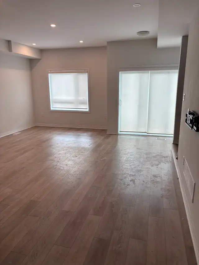 3 BR, 2.5 Bath Townhouse - 51 Sparrow Ave, Cambridge - Photo 4