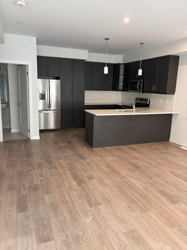 3 BR, 2.5 Bath Townhouse - 51 Sparrow Ave, Cambridge - Photo 5