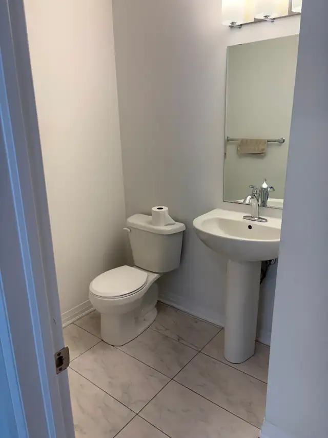 3 BR, 2.5 Bath Townhouse - 51 Sparrow Ave, Cambridge - Photo 6