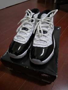 Air Jordan 11 Retro white/black Concord size 9.5 378037-100