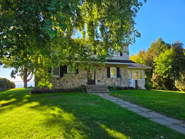 BAINSVILLE, ON - WATERFRONT - HOUSE - Photo 4