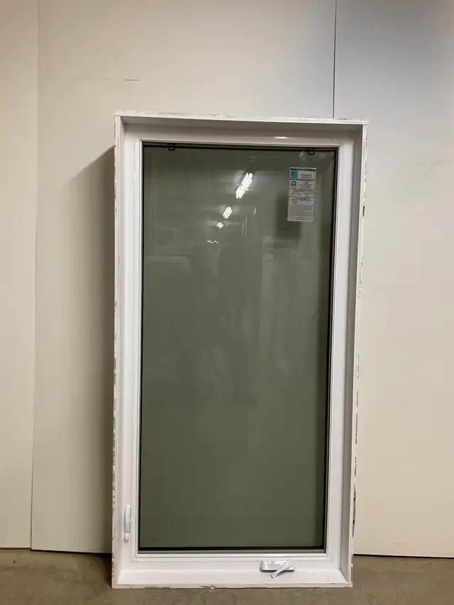 10707BP Fenêtre Battant PVC Blanc  Salle de montre 35 1/2x68 1/2 - Photo 2