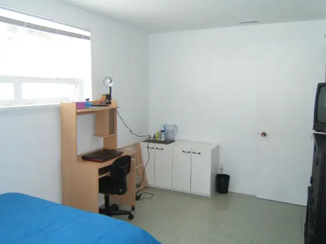 Chambre à pied Univ Laval et centres d'achats 565$/ms, stat incl - Photo 3