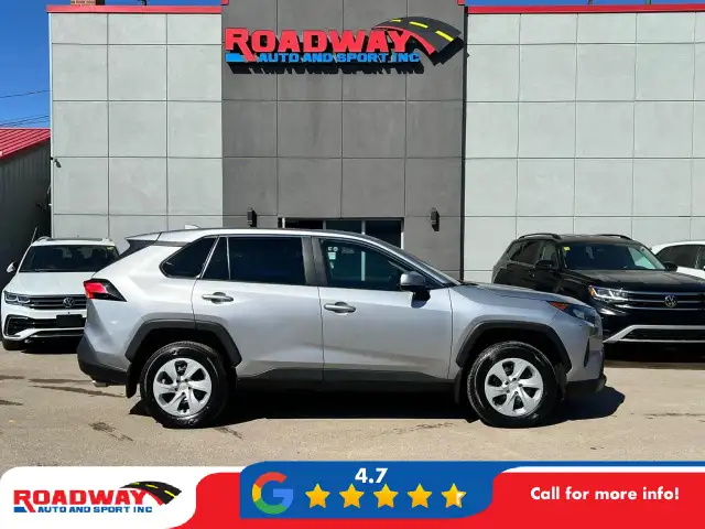 2024 Toyota RAV4 LE - Photo 3