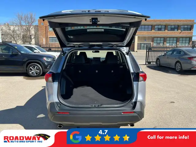 2024 Toyota RAV4 LE - Photo 6