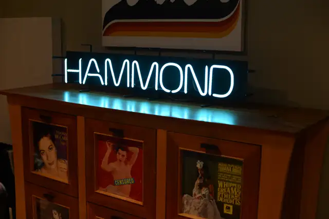 Vintage Neon Hammond Organ Dealer Sign - Photo 9