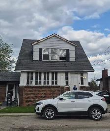 1 bedroom upper unit East Windsor Riverside area