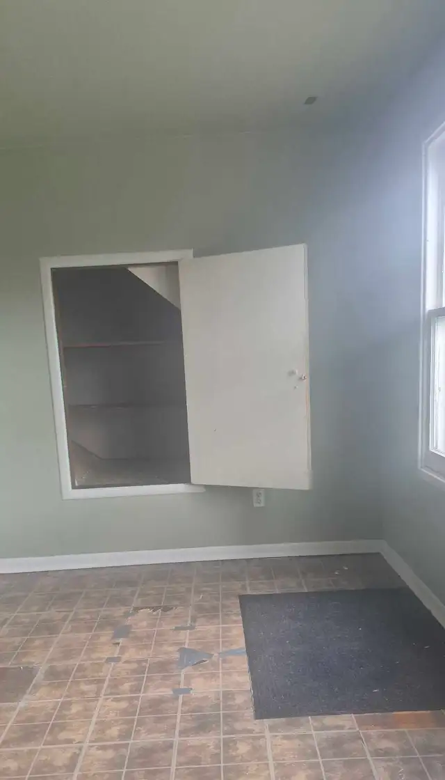 1 bedroom upper unit East Windsor Riverside area - Photo 6