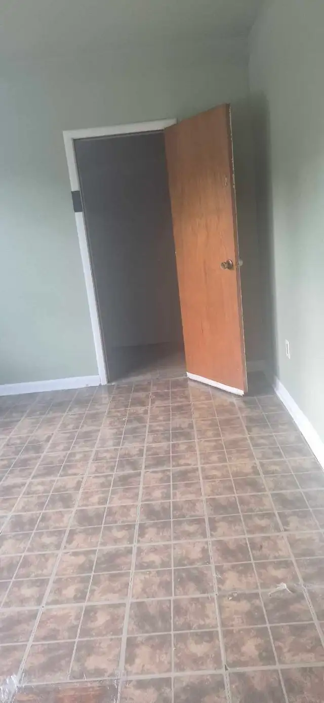 1 bedroom upper unit East Windsor Riverside area - Photo 8