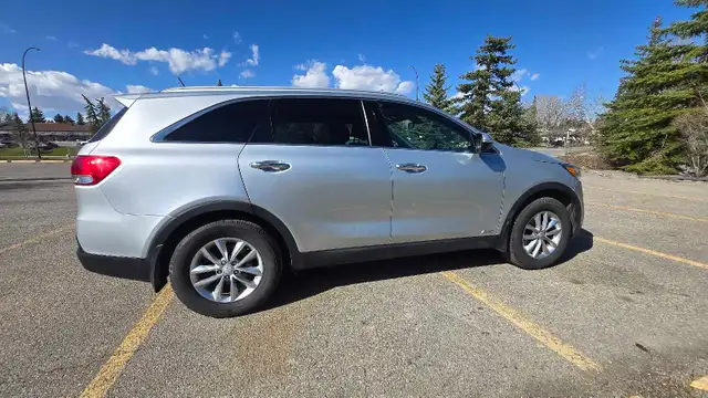 2017 Kia Sorento AWD - Photo 2