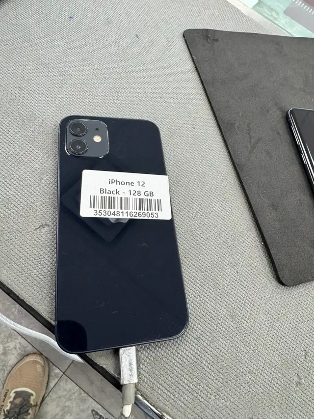 Unlocked Apple iPhone 12 with 1 year warranty ! - Photo 3