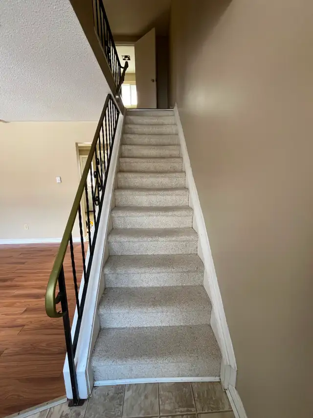 Centrally located  - 2.5 Bdrm Apartment in Stayner - Photo 2