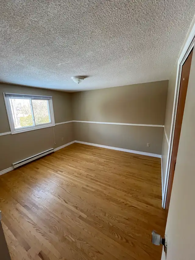 Centrally located  - 2.5 Bdrm Apartment in Stayner - Photo 3