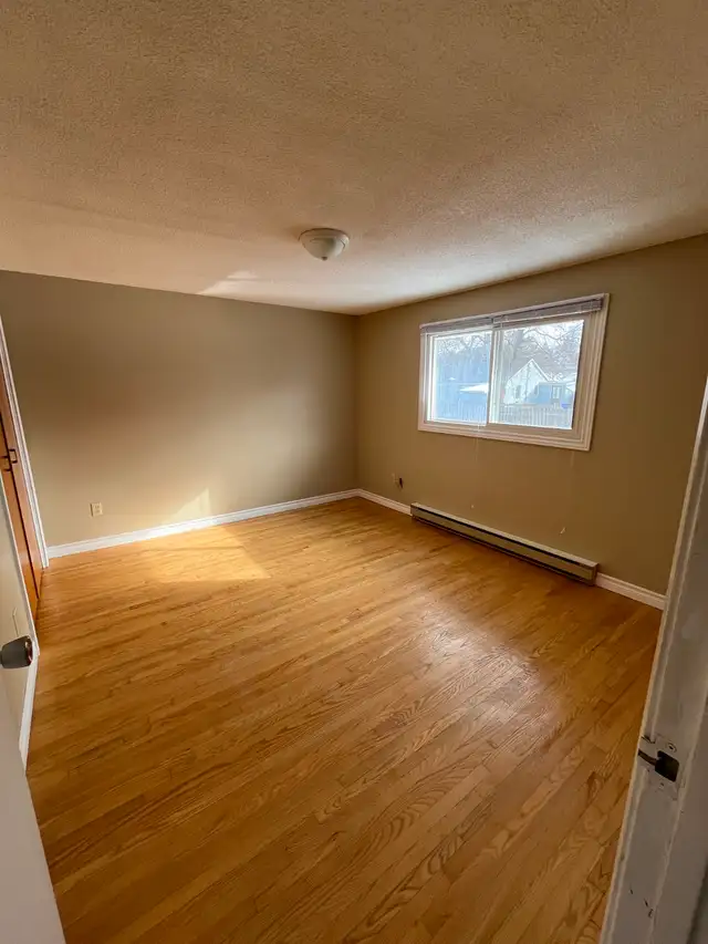Centrally located  - 2.5 Bdrm Apartment in Stayner - Photo 5