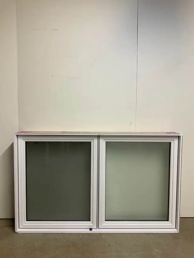 10710BP Fenêtre Battant PVC Blanc Verre givré 60 1/2 x 37